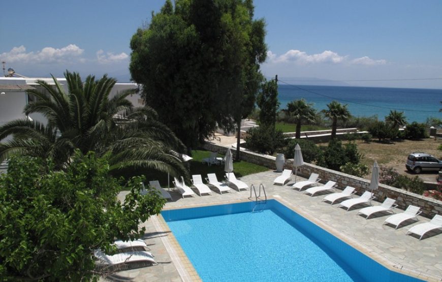 Family suite with breakfast view on garden