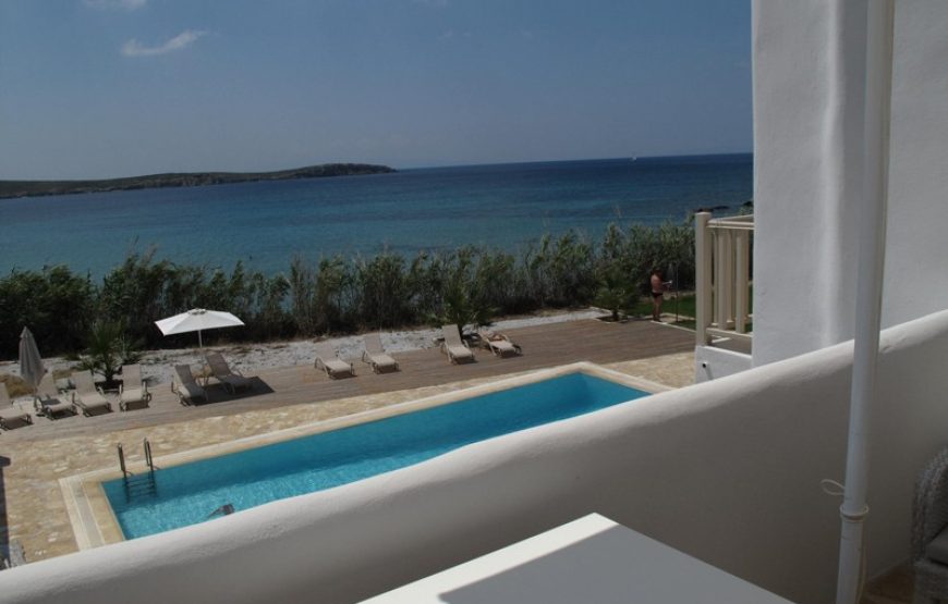 Family suite with breakfast view on garden