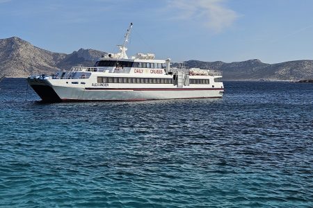 Daily cruises at Santorini-Mykono-Delos-Iraklia-koufonisia